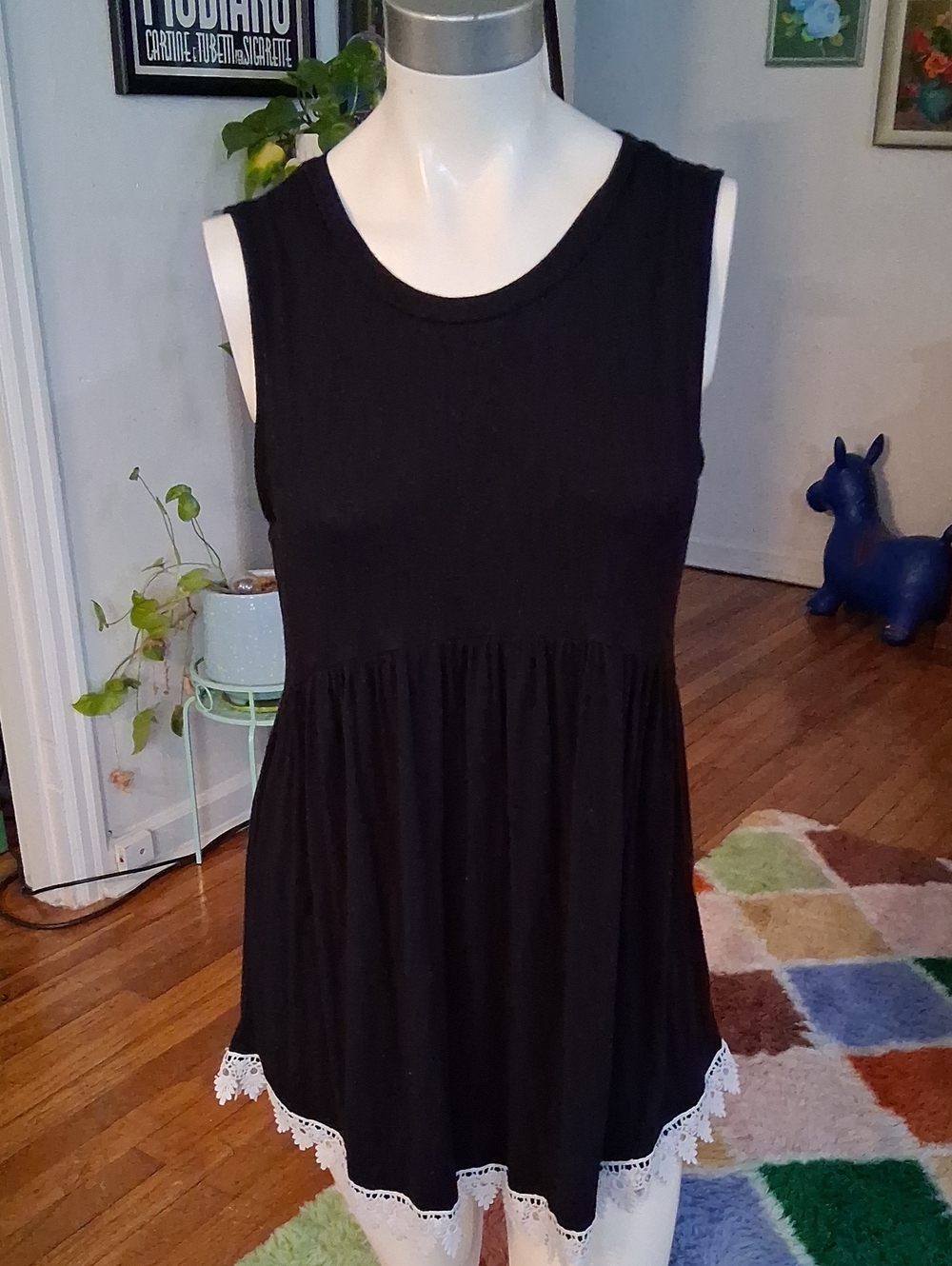 Unbranded Black Sleeveless Lace-Hem Tank